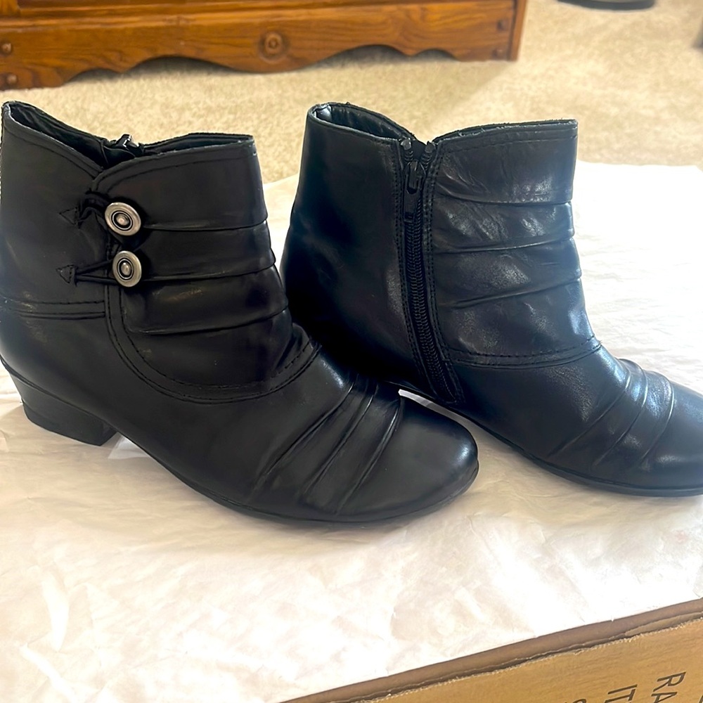 Women’s ankle boots by Remonte. - Picture 2 of 3